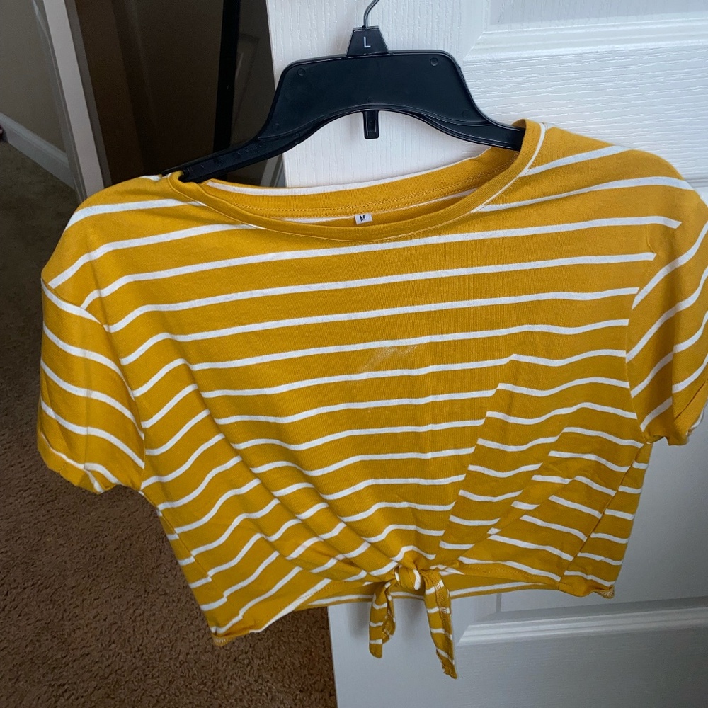 Cropped front tie shirt